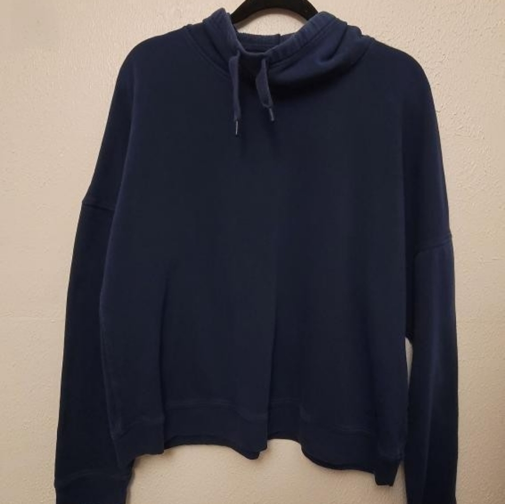 Under Armour sweatshirt